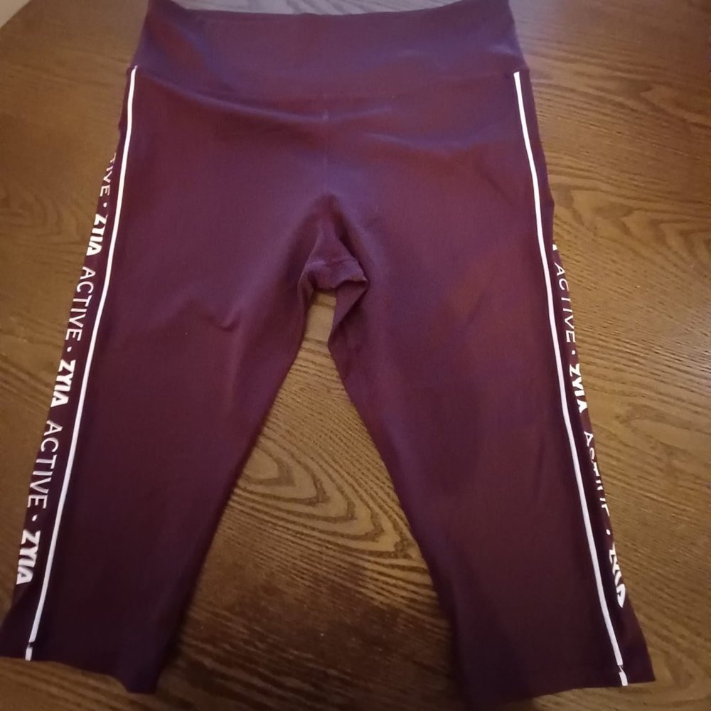 ZYIA MAROON CROPPED LEGGINGS SIZE 20
